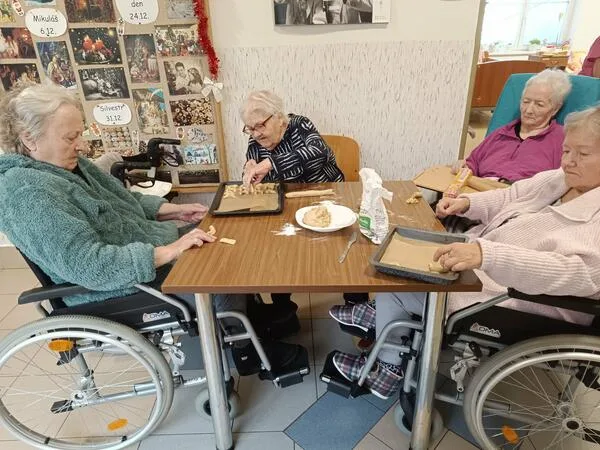 Vánoční pečení 10. 12. 2025 – fotografie 3